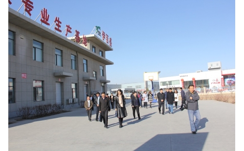 黨建引領(lǐng)促減稅降費(fèi)落地，黨員帶頭抓普惠政策落實(shí)