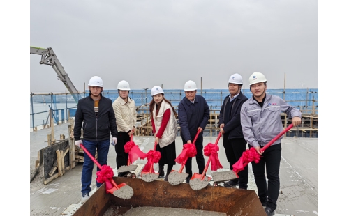 伊百盛健康產(chǎn)業(yè)園綜合辦公樓文化館榮耀封頂，開啟企業(yè)發(fā)展新篇章！